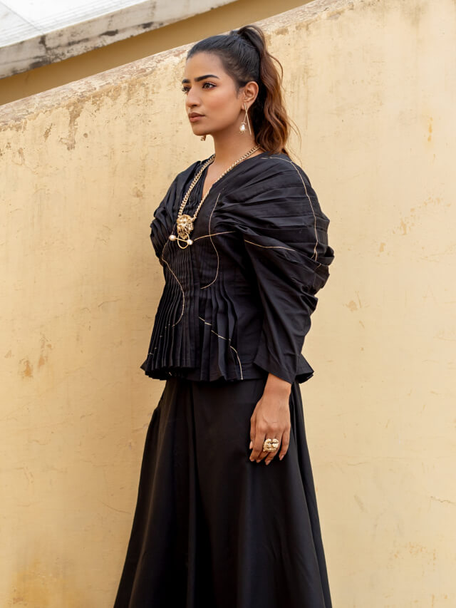 The minimal zari set shirt