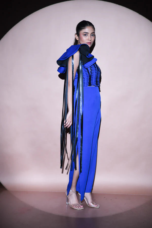 Prominence arch ruffled top