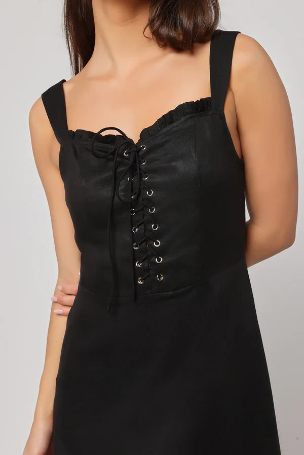 Husn Gown – Elegance Woven in Mystery