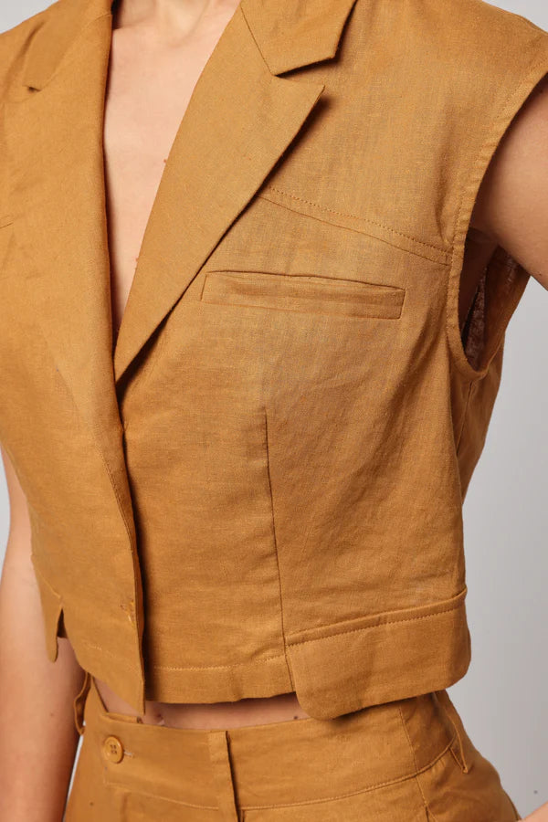 Numa Top – The Essence of Power And Poise