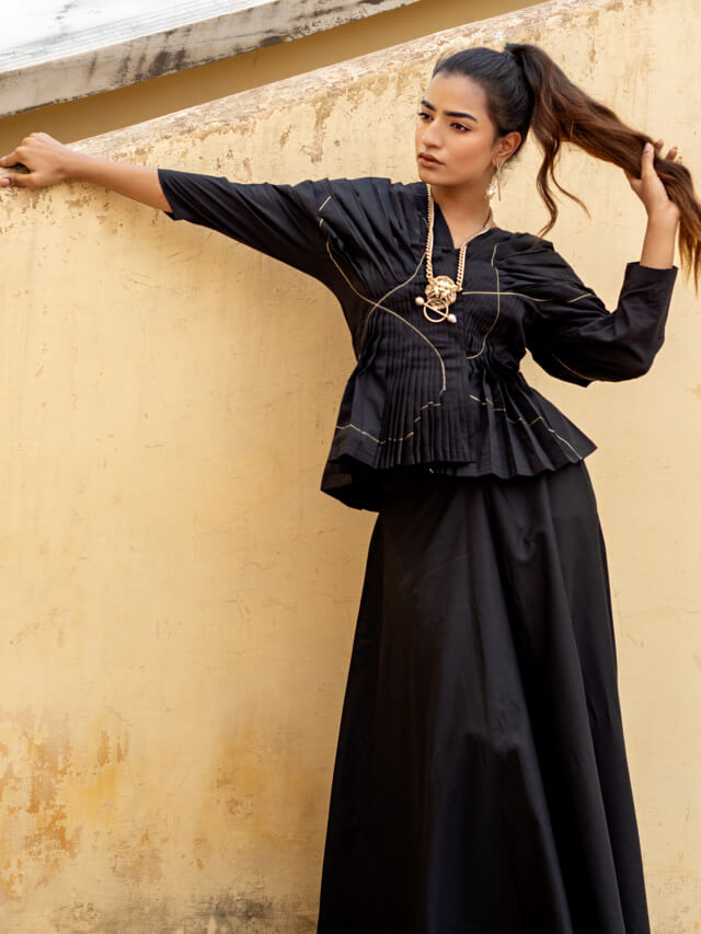 The minimal zari set shirt