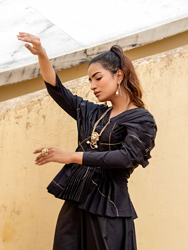 The minimal zari set shirt