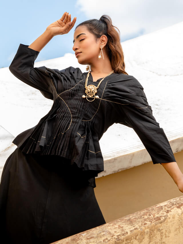 The minimal zari set shirt