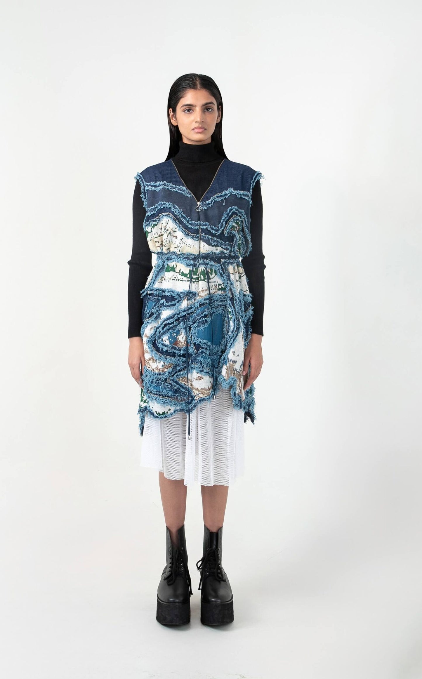 Broken Wave V-neck short dress with skirt