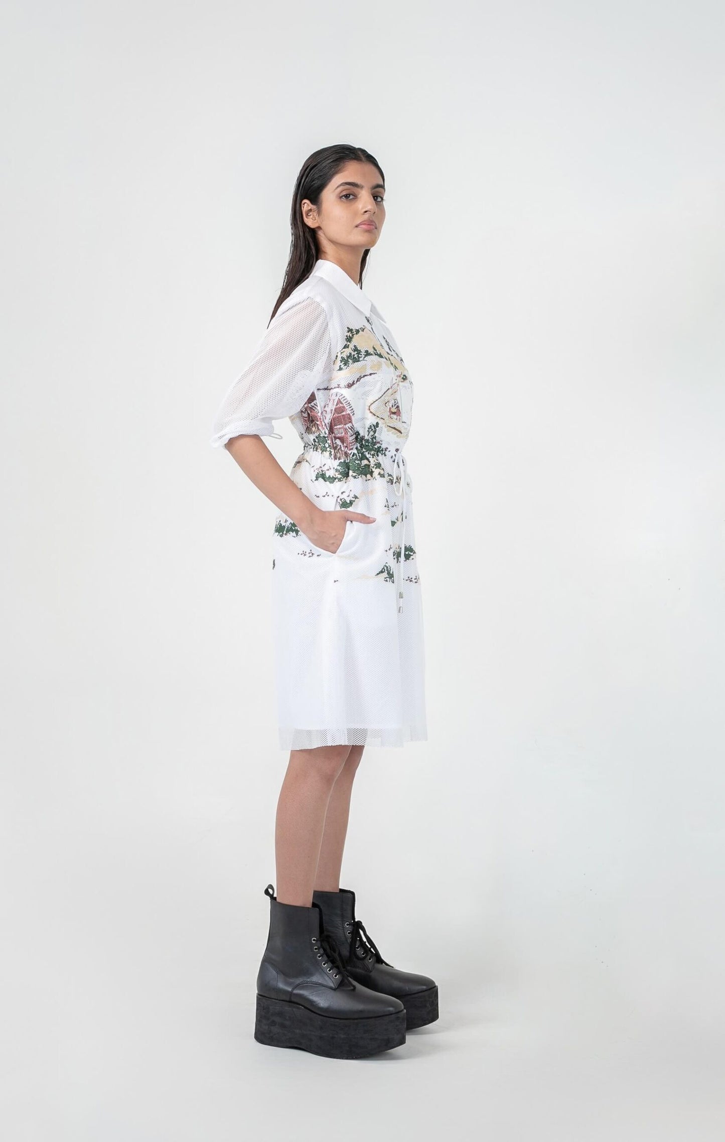 Crest embroidered short dress