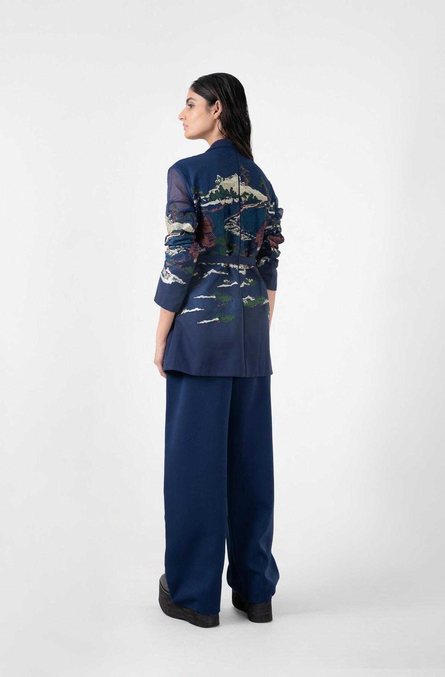 Crest applique coat set