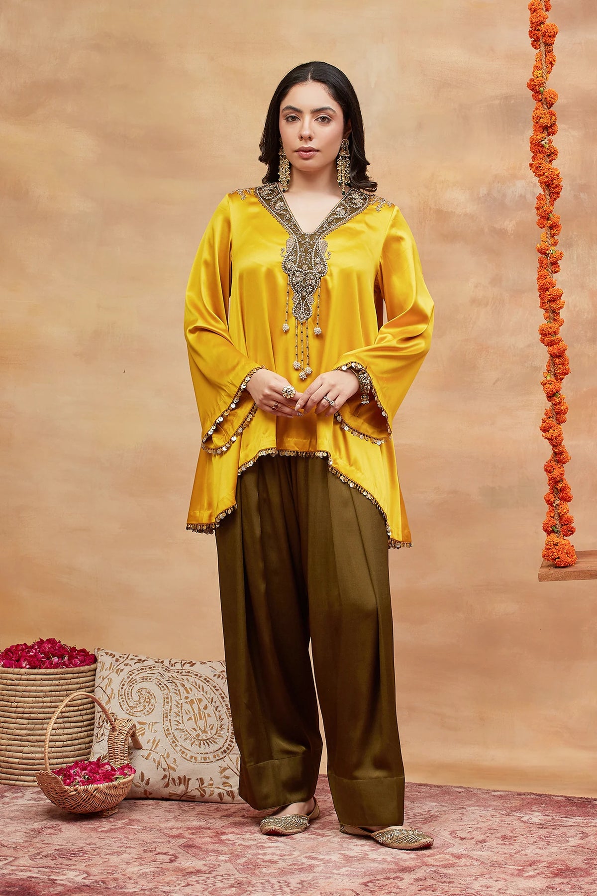 Annapurna Kanak Hand Embroidered Banarasi Farshi Set
