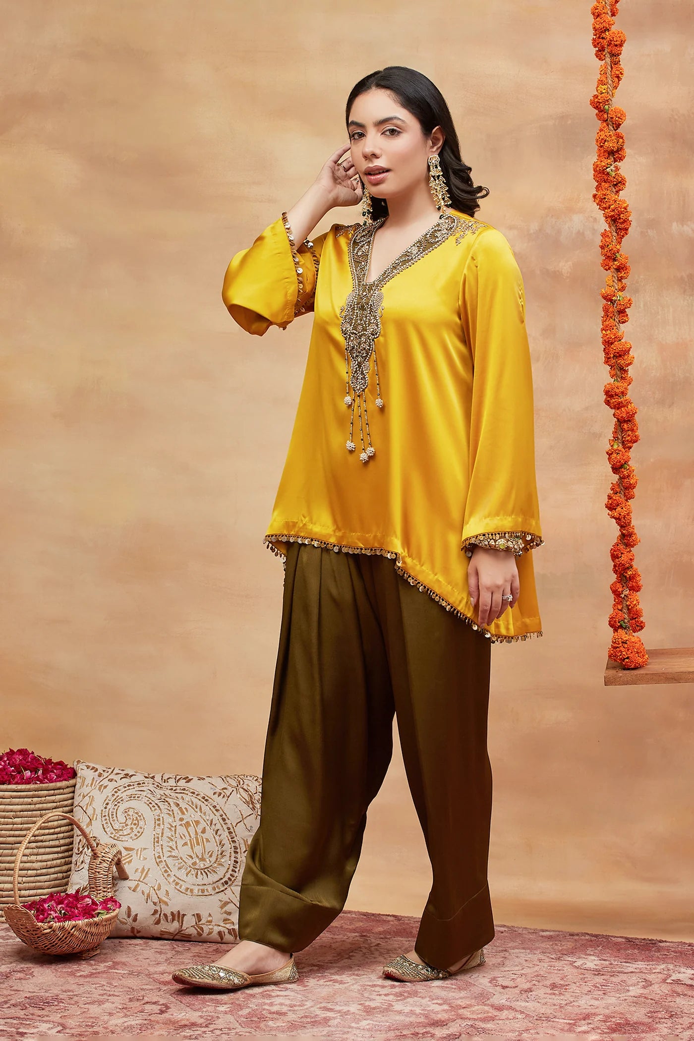Annapurna Kanak Hand Embroidered Banarasi Farshi Set