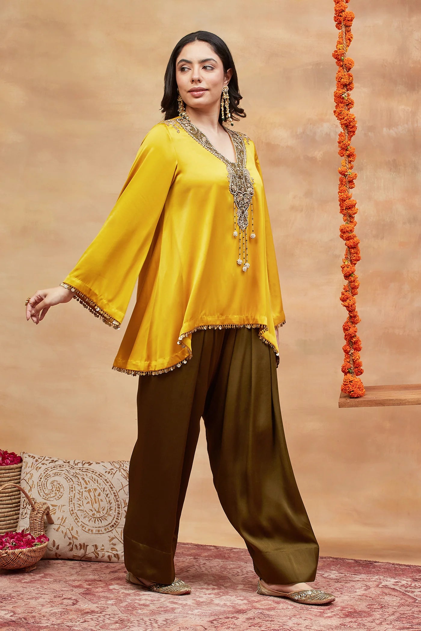 Annapurna Kanak Hand Embroidered Banarasi Farshi Set