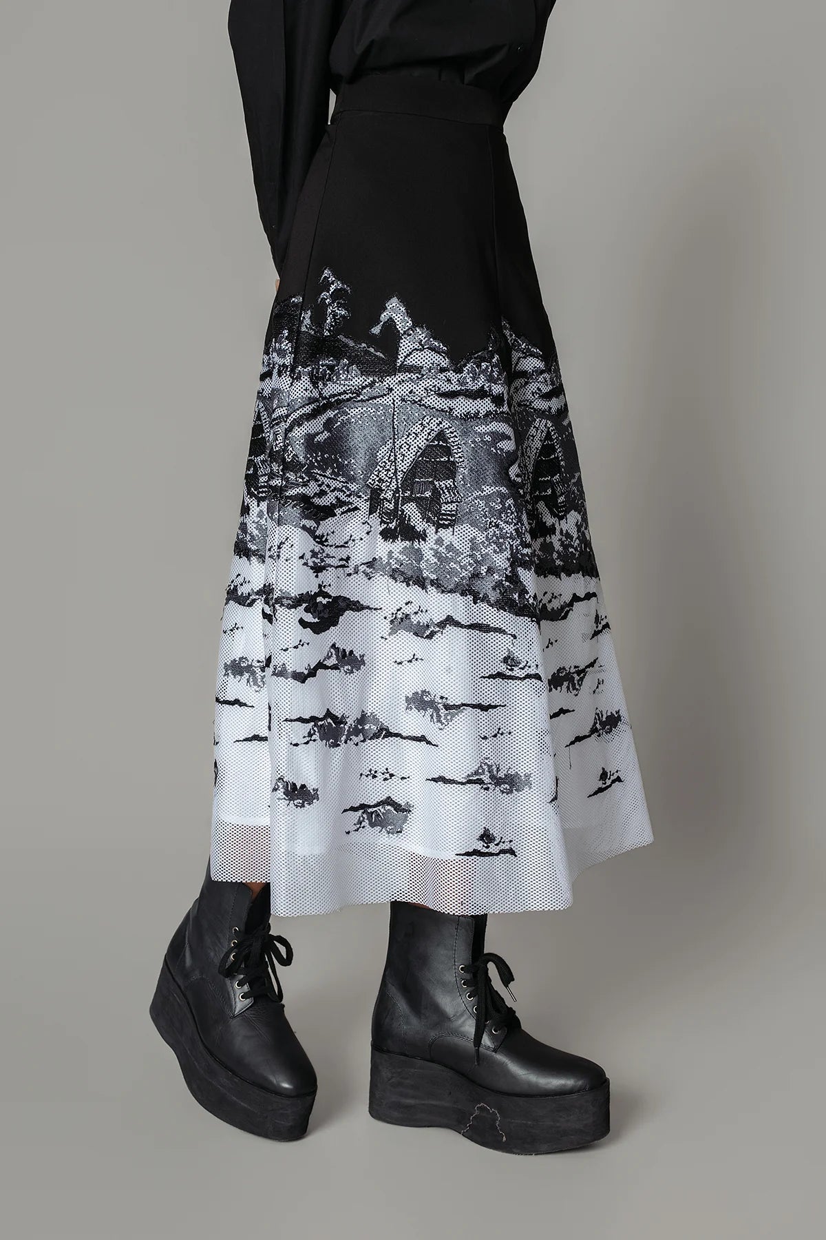 B&W hokusai embroidered Skirt