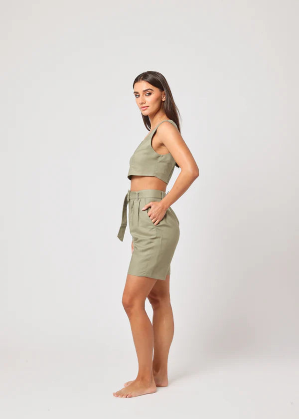 Fiza Shorts – A Statement in Effortless Elegance