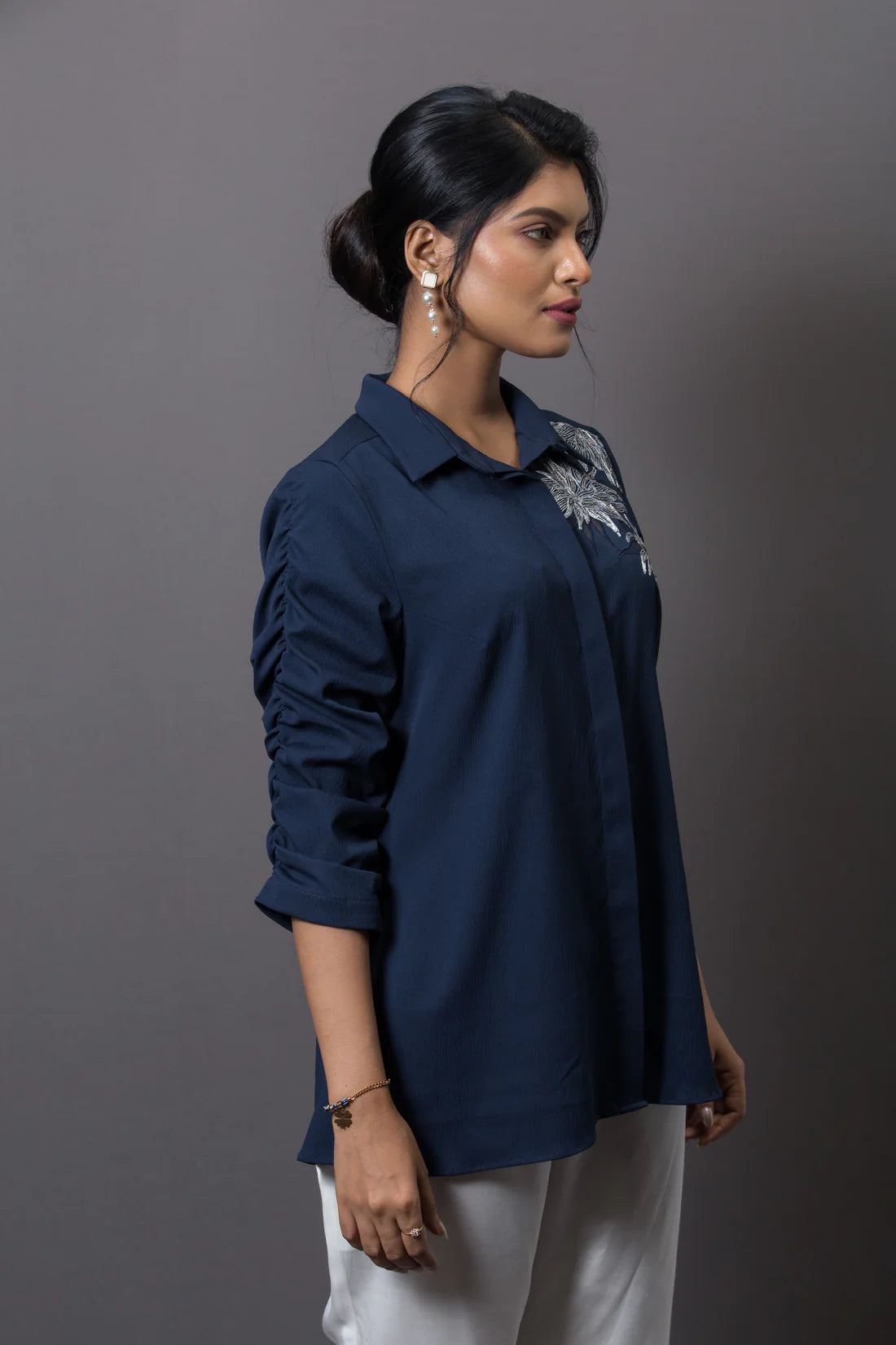 Single shoulder floral embroidered shirt