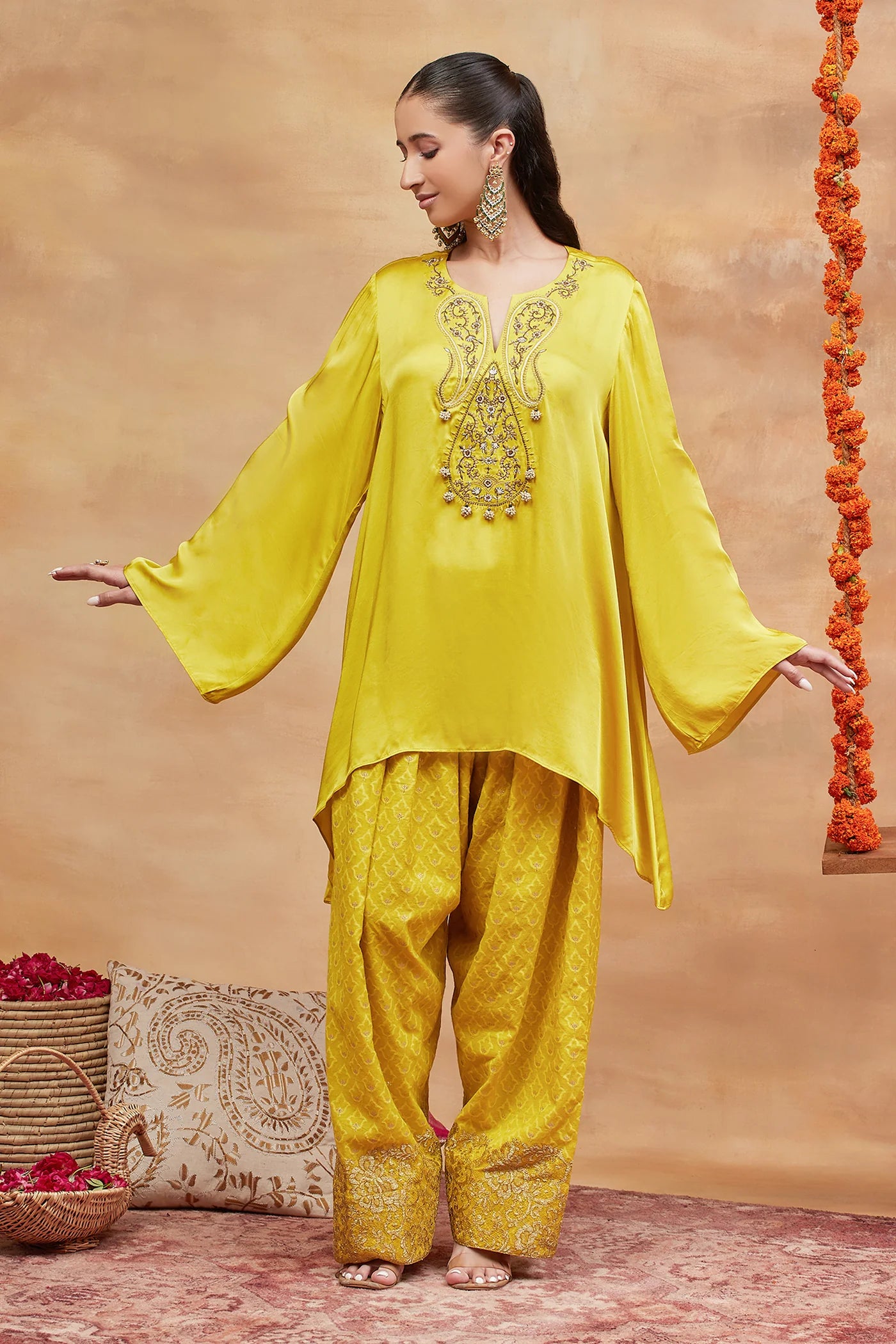 Kedar Peetambar Hand Embroidered Banarasi Farshi Set