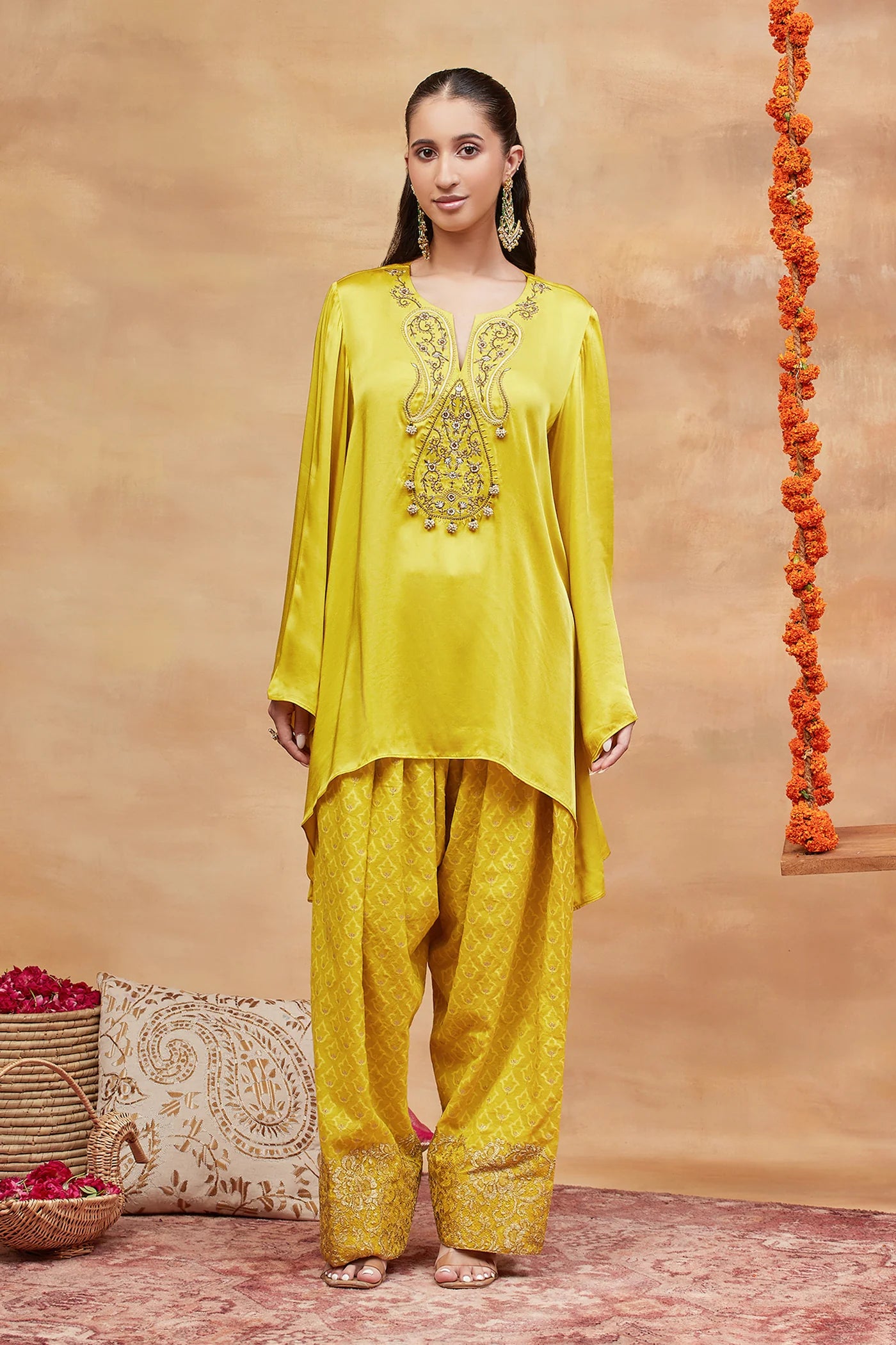 Kedar Peetambar Hand Embroidered Banarasi Farshi Set