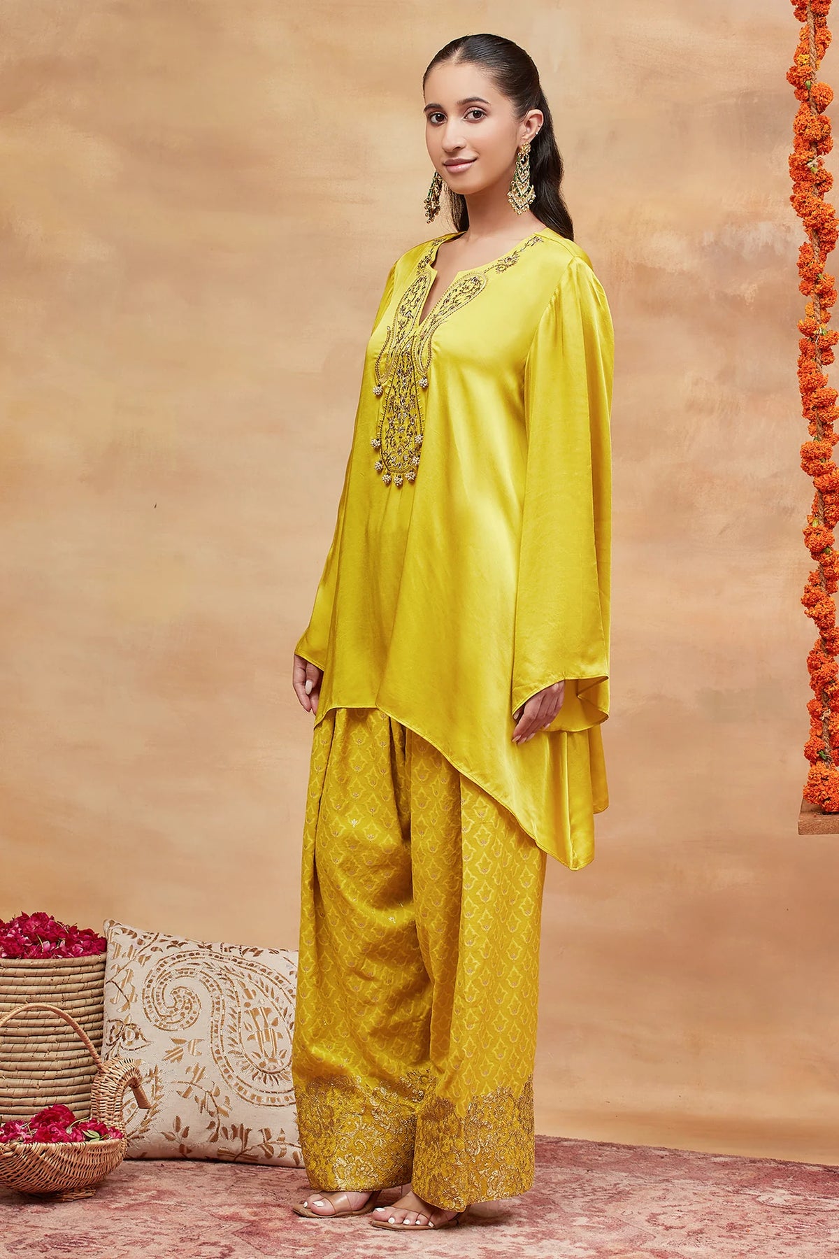 Kedar Peetambar Hand Embroidered Banarasi Farshi Set