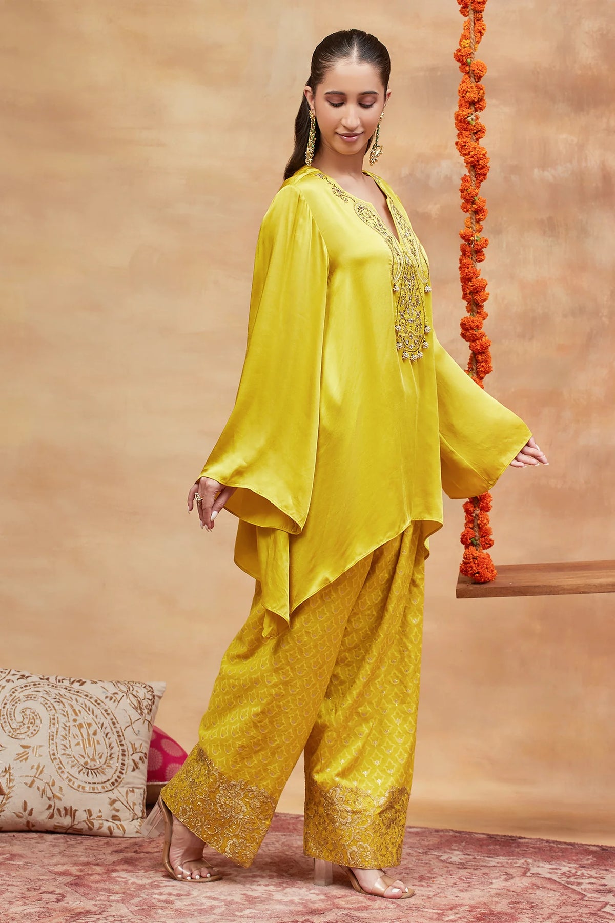 Kedar Peetambar Hand Embroidered Banarasi Farshi Set