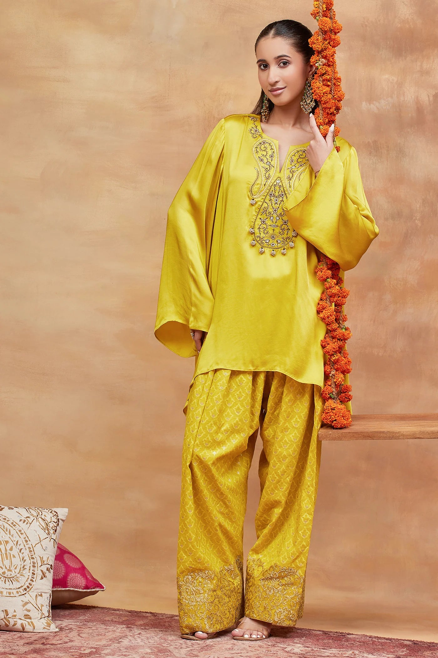 Kedar Peetambar Hand Embroidered Banarasi Farshi Set