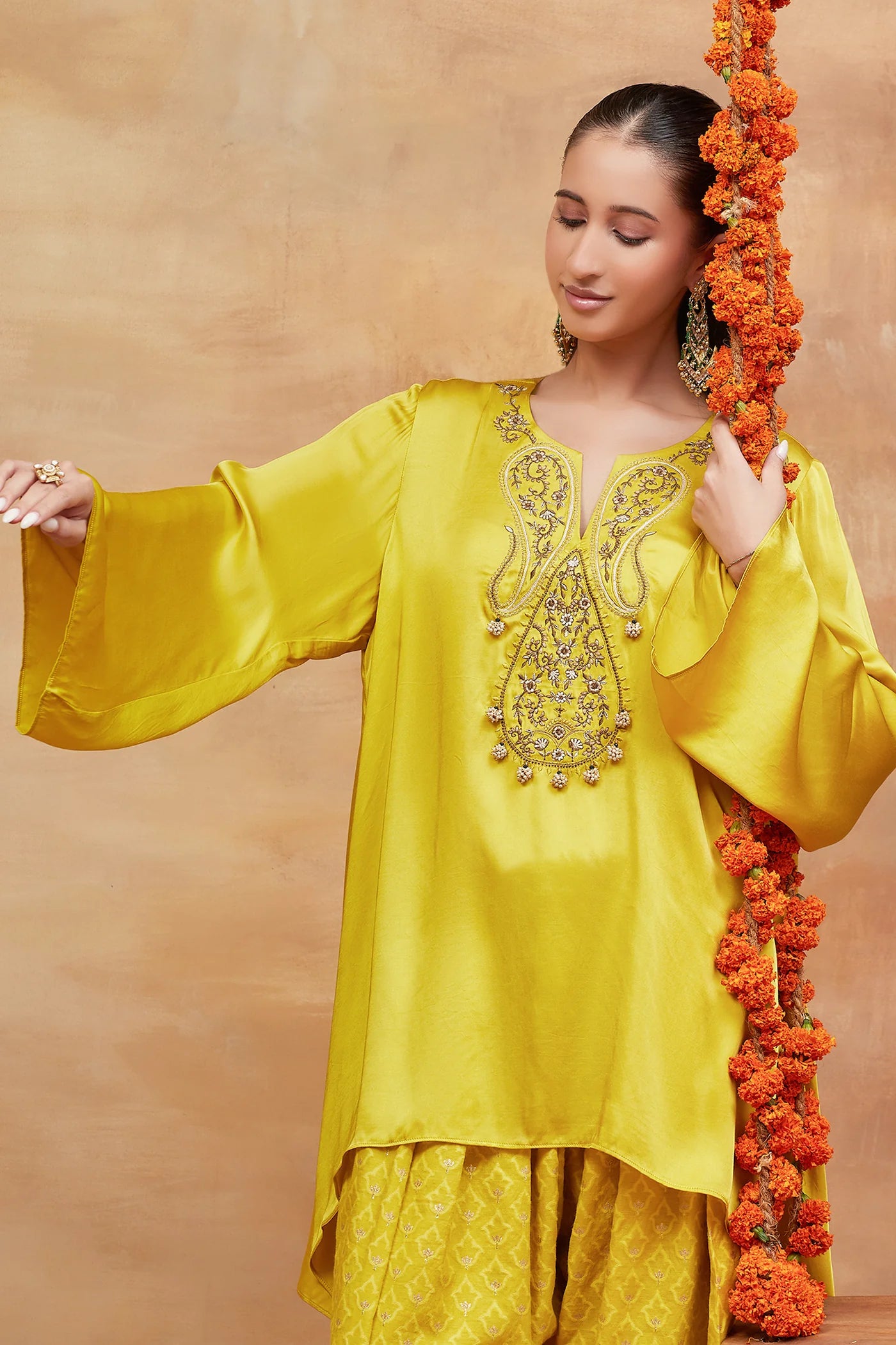 Kedar Peetambar Hand Embroidered Banarasi Farshi Set