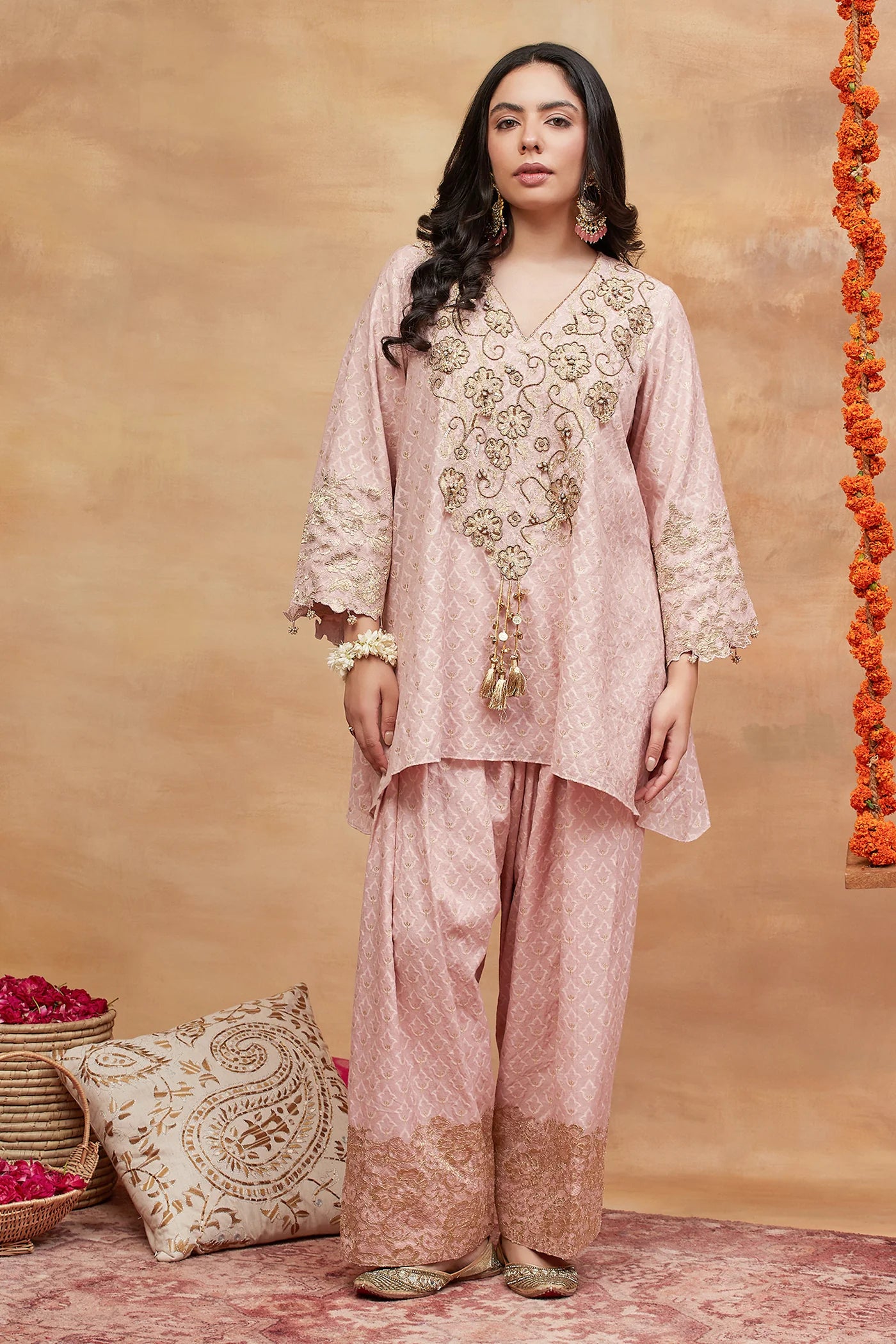 Manikarnika Kusum Hand Embroidered Banarsi Farshi Set