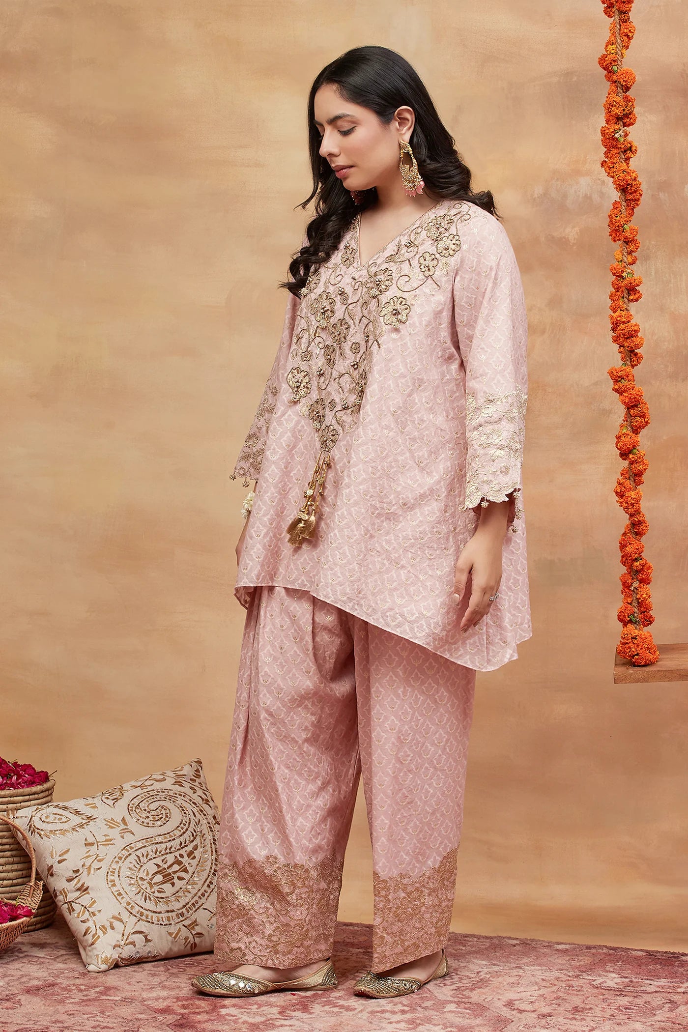 Manikarnika Kusum Hand Embroidered Banarsi Farshi Set