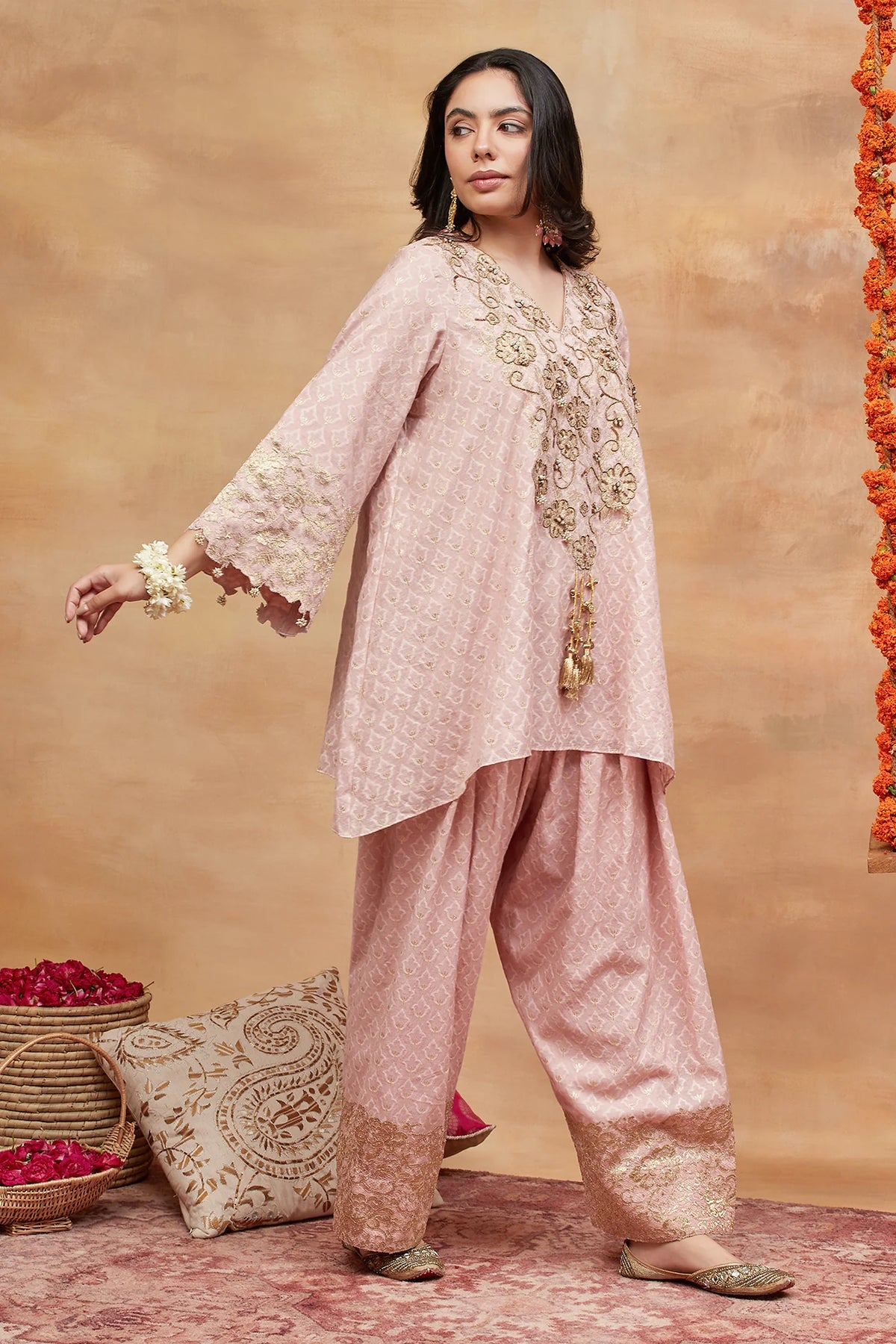 Manikarnika Kusum Hand Embroidered Banarsi Farshi Set