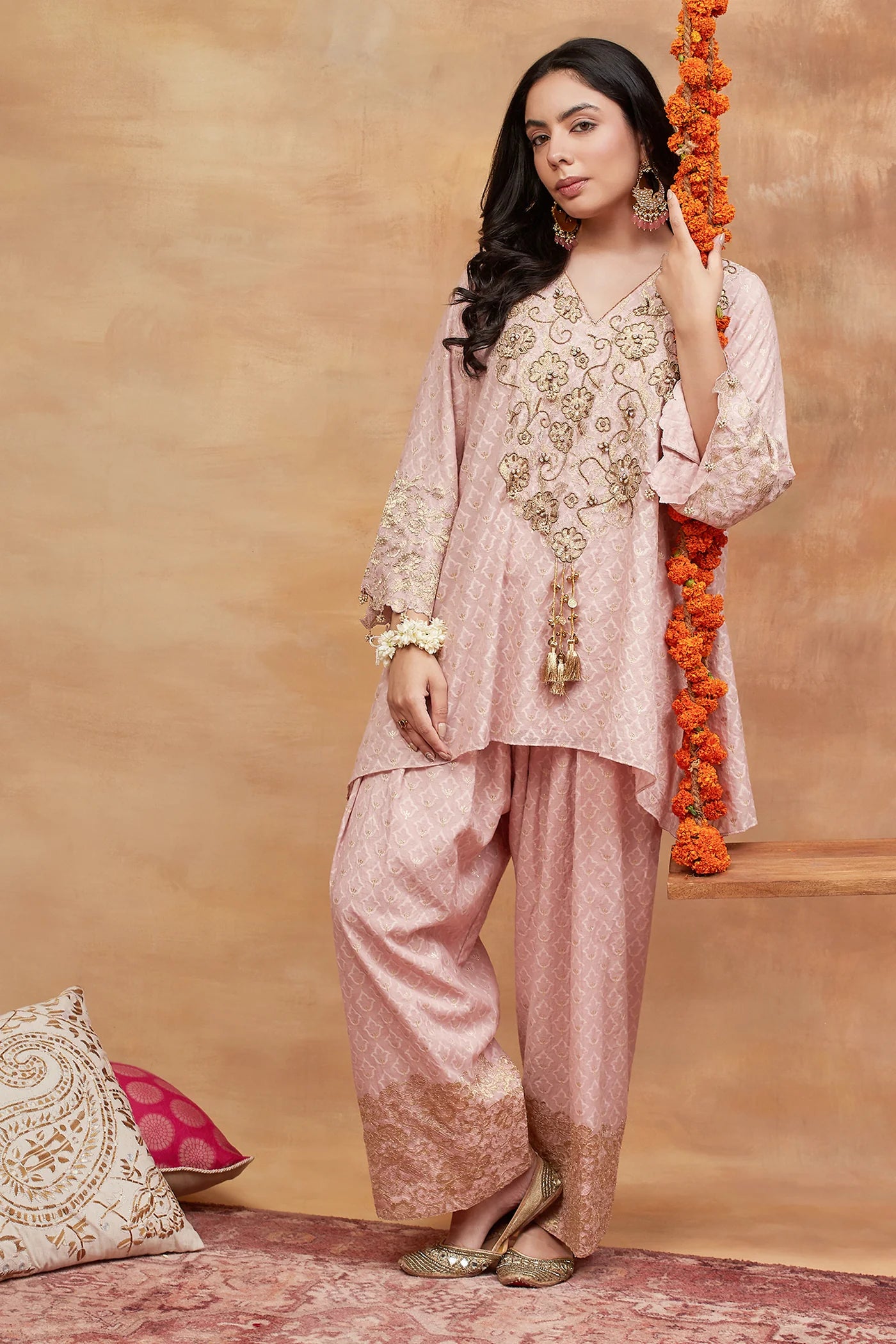 Manikarnika Kusum Hand Embroidered Banarsi Farshi Set