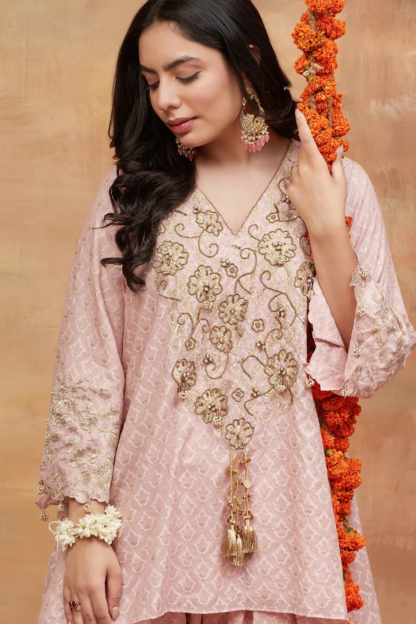 Manikarnika Kusum Hand Embroidered Banarsi Farshi Set