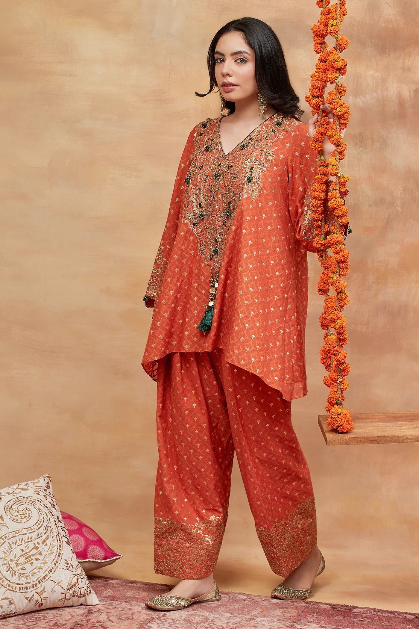 Manikarnika Sindoor Hand Embroidered Banarsi Farshi Set