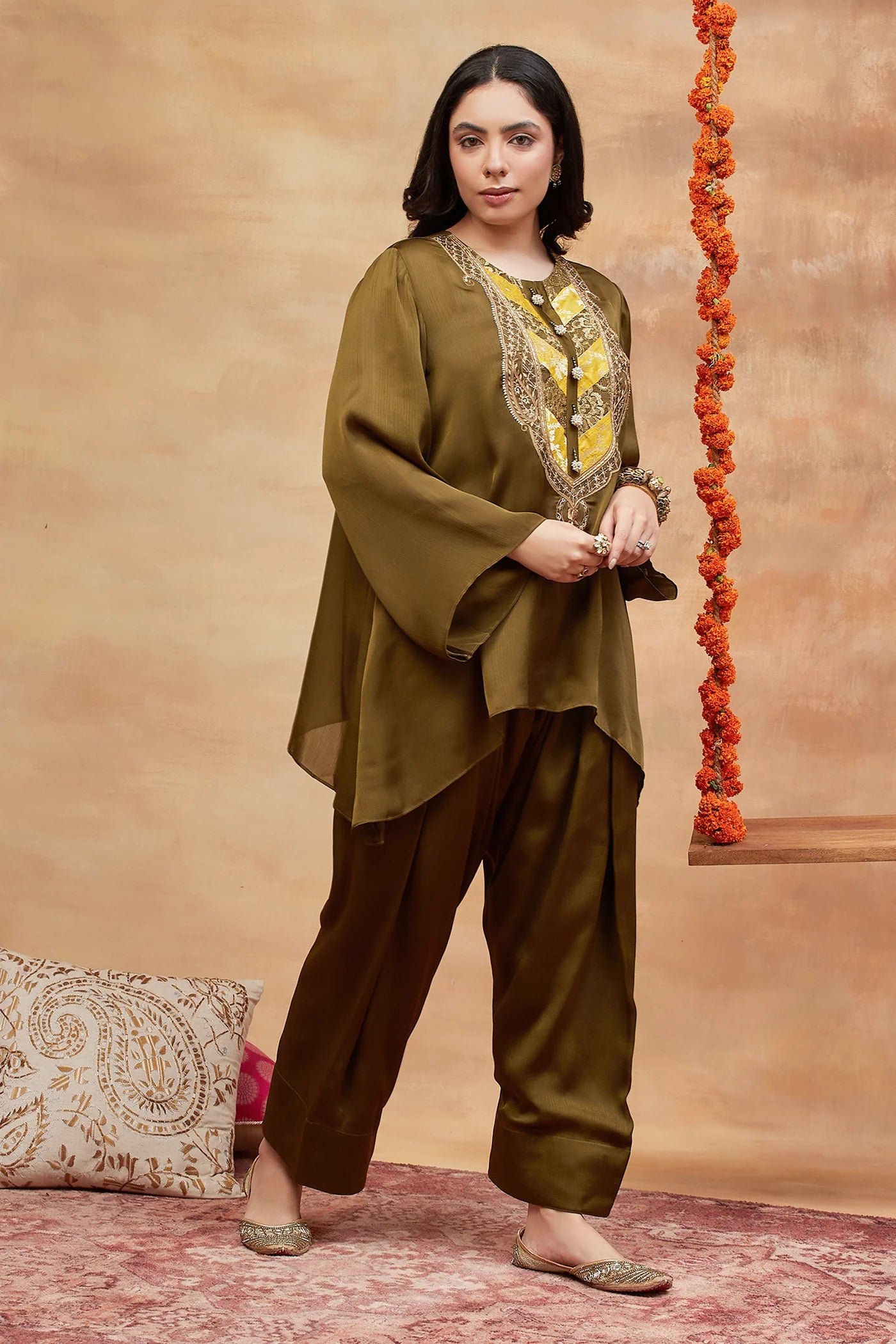 Meer Harit Hand Embroidered Banarasi Farshi Set