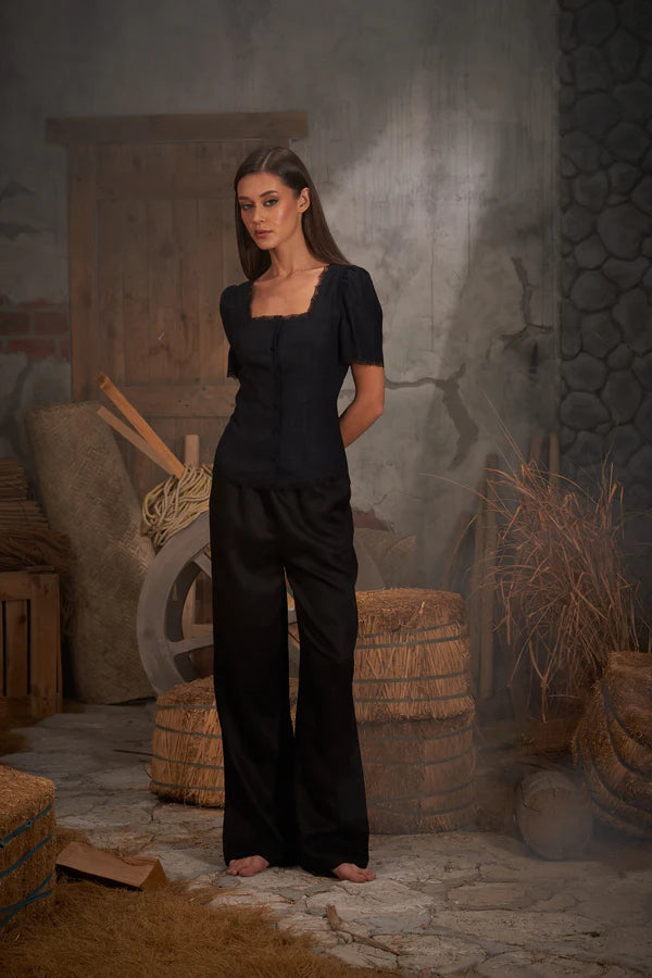 Tara Top - Effortless Elegance in Linen