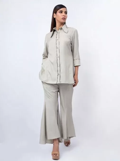 1715864019Wing_shaped_collar_with_bell_bottom_pants_05_optimized_100.webp